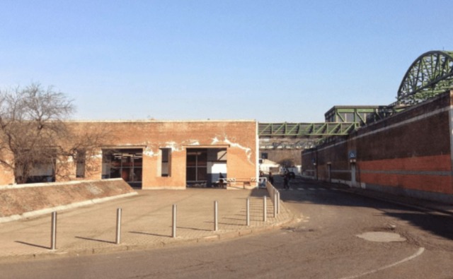 Violenza sessuale al terminal dei bus di Lampugnano, arrestato 26enne