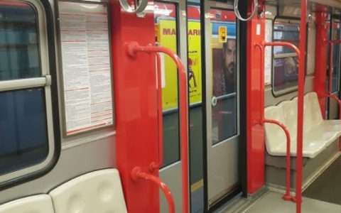 Frenata d’emergenza sulla metro M1 a Cadorna per salvare un uomo sui binari: passeggeri feriti e linea bloccata