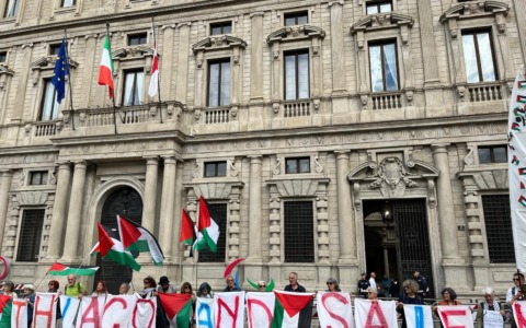 Solidarietà per Gaza: attivisti e politici chiedono la liberazione dei membri della Flotilla