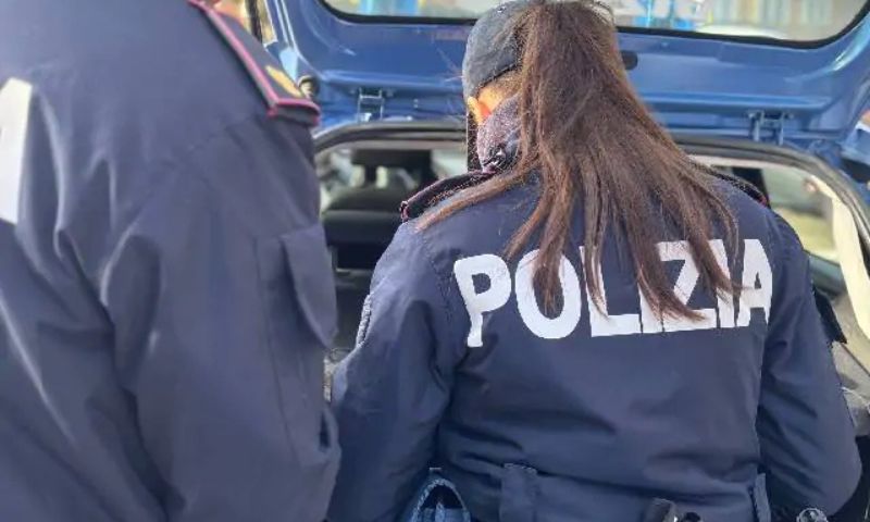 Un laboratorio della droga in un bagno condominiale al Corvetto: sequestrati 4 chili di eroina