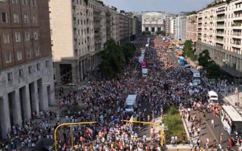 Scippo al Milano Pride: deruba un manifestante e tenta la fuga, arrestato dopo una colluttazione