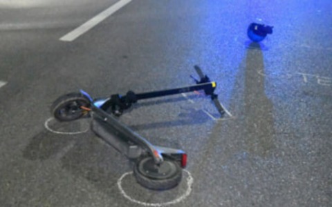 Scontro mortale tra monopattino e auto nella notte in Bicocca: passeggero 18enne perde la vita