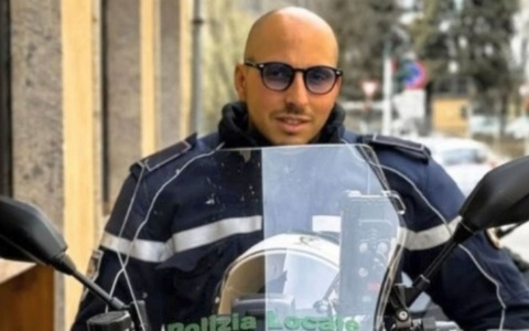 Suv non si ferma all’alt: agente della Polizia Locale muore durante un inseguimento, caccia all’Audi Q7 in fuga