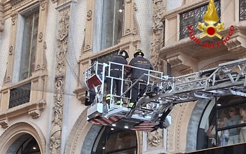 Rete anti piccioni pericolante nella Galleria: area messa in sicurezza