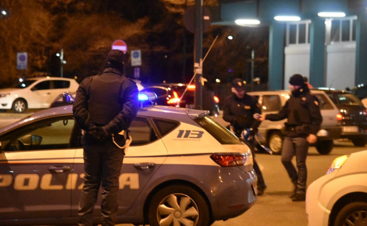 Stretta contro microcriminalità e degrado: quasi 900 persone identificate, multe ai negozi per 68mila euro