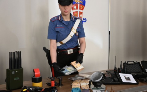 Arrestato 30enne per detenzione illecita di esplosivi: nel box un ordigno artigianale e oltre 3 chili di esplosivo