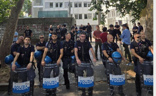 Blitz della Polizia a Città Studi: sgomberato l’immobile dell’Università occupato dal collettivo universitario SOCS: 16 denunciati