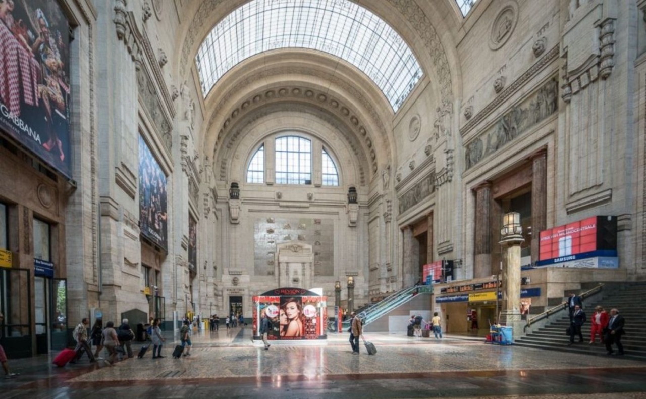 Due turisti derubati in ascensore alla Stazione Centrale: tre donne arrestate