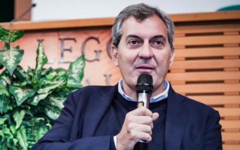 Mario Calabresi dice addio a Chora ed è pronto a candidarsi sindaco a Milano: “Forte il richiamo a percorrere una strada nuova”
