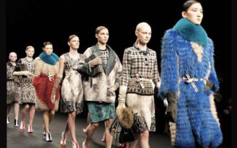 Milano torna capitale della moda: la Fashion Week accende un’industria da 26 miliardi