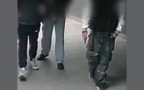 Aggrediscono e rapinano un 18enne in un parcheggio: arrestati tre giovani minorenni