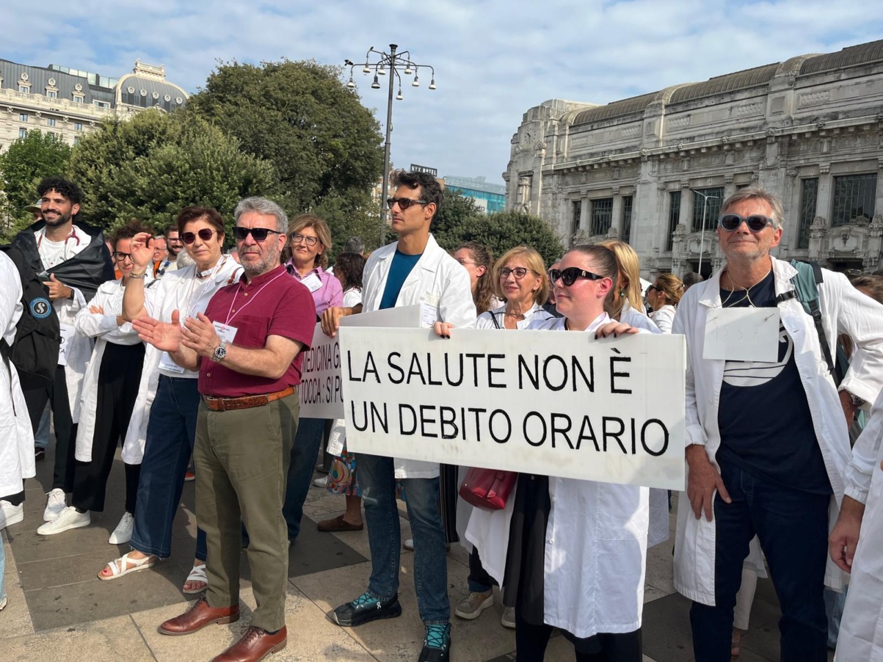 Medici di famiglia in piazza contro l’obbligo nelle Case di comunità