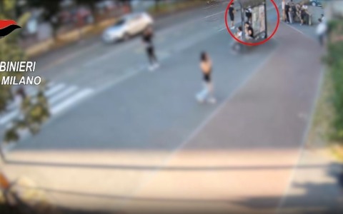 Rapinano un minorenne armati di machete e lo feriscono a una gamba: arrestati due giovani