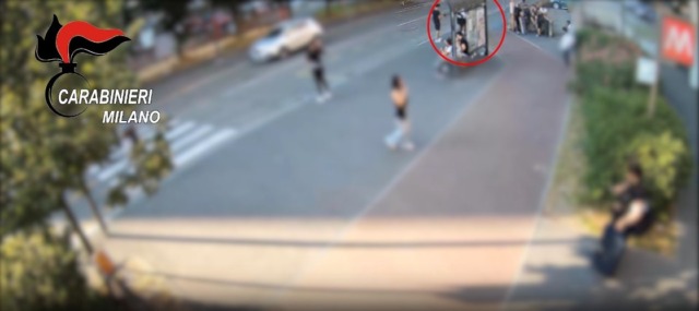 Rapinano un minorenne armati di machete e lo feriscono a una gamba: arrestati due giovani
