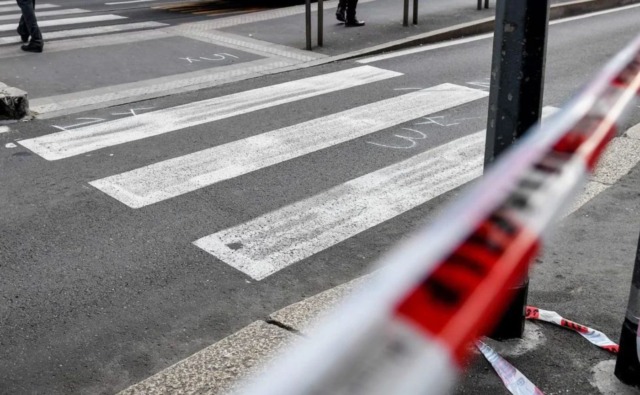 Settantenne travolto da una moto sulle strisce in via Antonini: è in condizioni gravissime