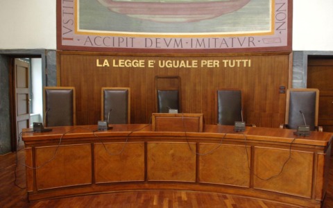 Tenta di rapinare una donna inseguendola con il suv: quattro anni di carcere per l’ex assistente capo della Questura di Milano