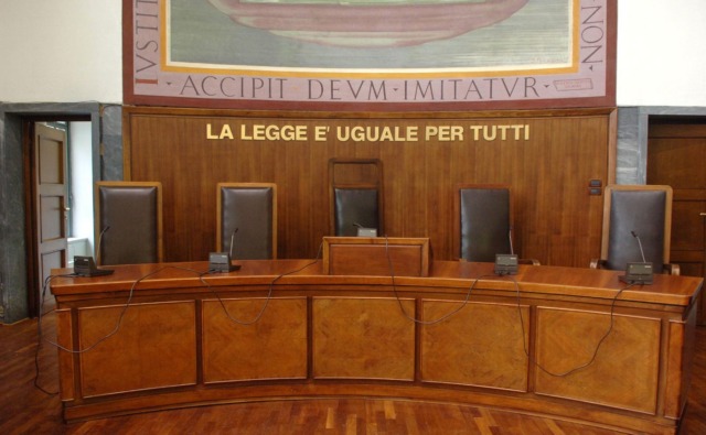 Tenta di rapinare una donna inseguendola con il suv: quattro anni di carcere per l’ex assistente capo della Questura di Milano