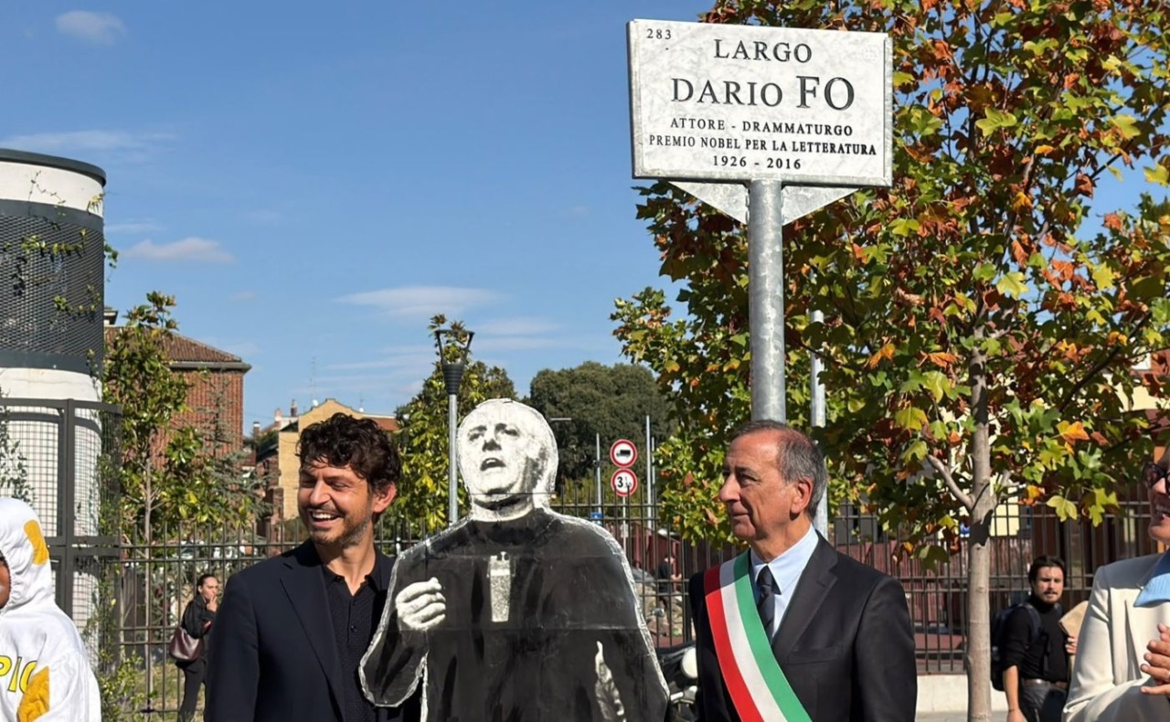 A Milano nasce Largo Dario Fo: una piazza per ricordare l’attore premio Nobel a dieci anni dalla morte
