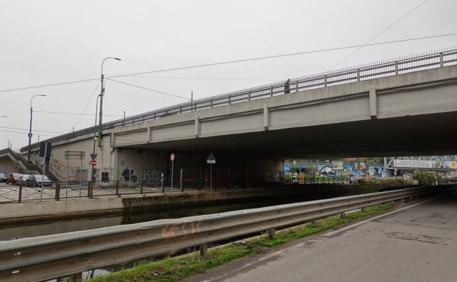 Il motociclista Acerni muore sul ponte Crepax dopo lo scontro con un taxi e un’ambulanza