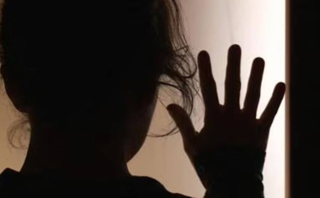 Mesi di minacce e violenze all’ex compagna, poi il pugno al volto: arrestato 36enne per stalking