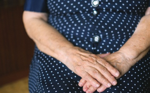 Rsa, anziani vittime di presunti abusi: tre Oss interdetti dalla professione