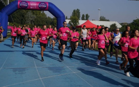 “Vittoria for Women Run”: sport e prevenzione al Campo Sportivo XXV Aprile, visite senologiche gratuite e attività per tutti