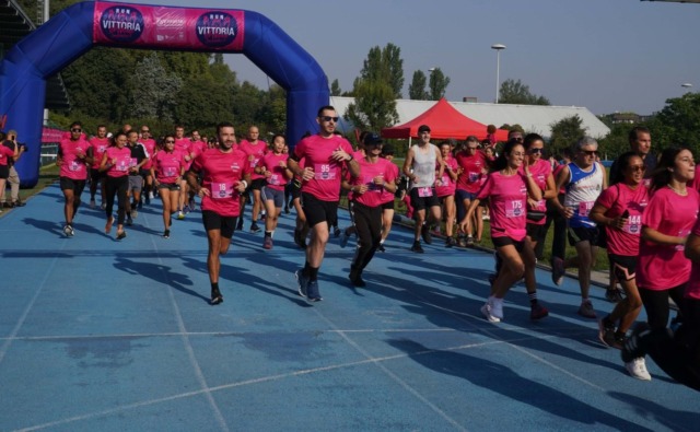 “Vittoria for Women Run”: sport e prevenzione al Campo Sportivo XXV Aprile, visite senologiche gratuite e attività per tutti